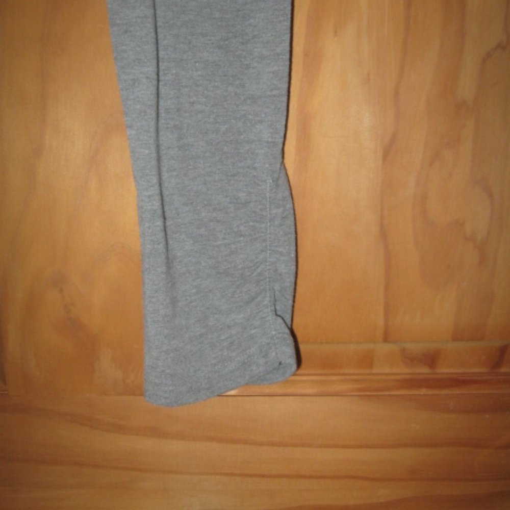 5/$30 Girls Old Navy Stretch Gray Leggings - Picture 3 of 3